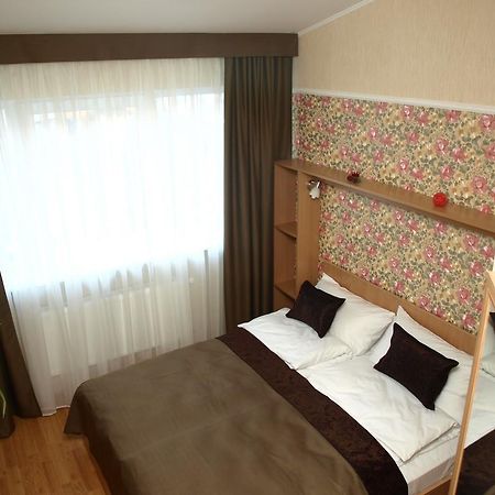 Leon Hotel Lemberg Zimmer foto