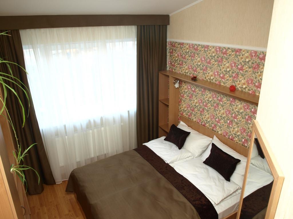 Leon Hotel Lemberg Zimmer foto
