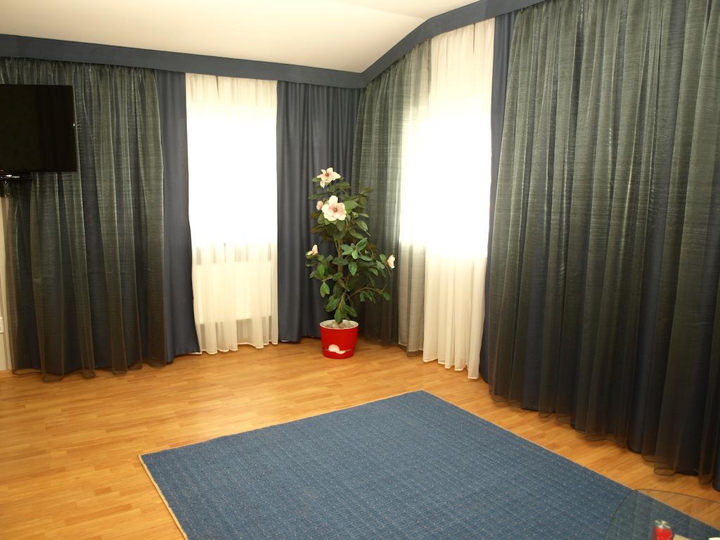 Leon Hotel Lemberg Zimmer foto