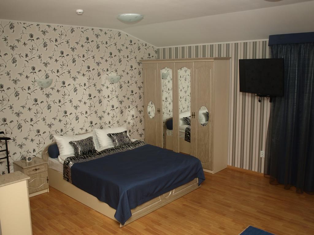 Leon Hotel Lemberg Zimmer foto